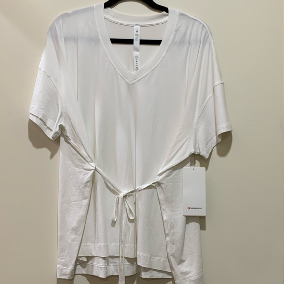 Lululemon 🍋 side v neck tee. - Picture 3 of 6